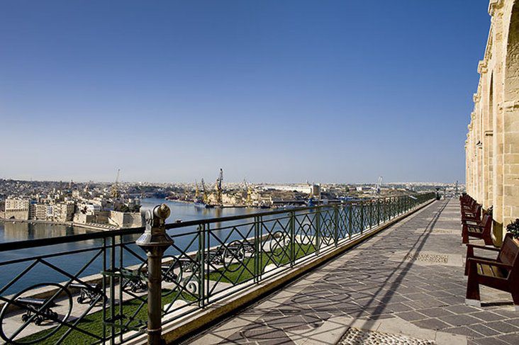 The Phoenicia Malta Floriana Kemudahan gambar View of the Grand Harbour from the Upper Barrakka Gardens