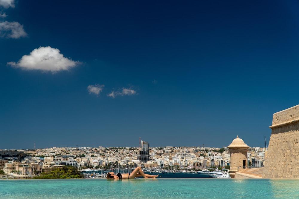 The Phoenicia Malta Floriana Luaran gambar View of the city of Rhodes