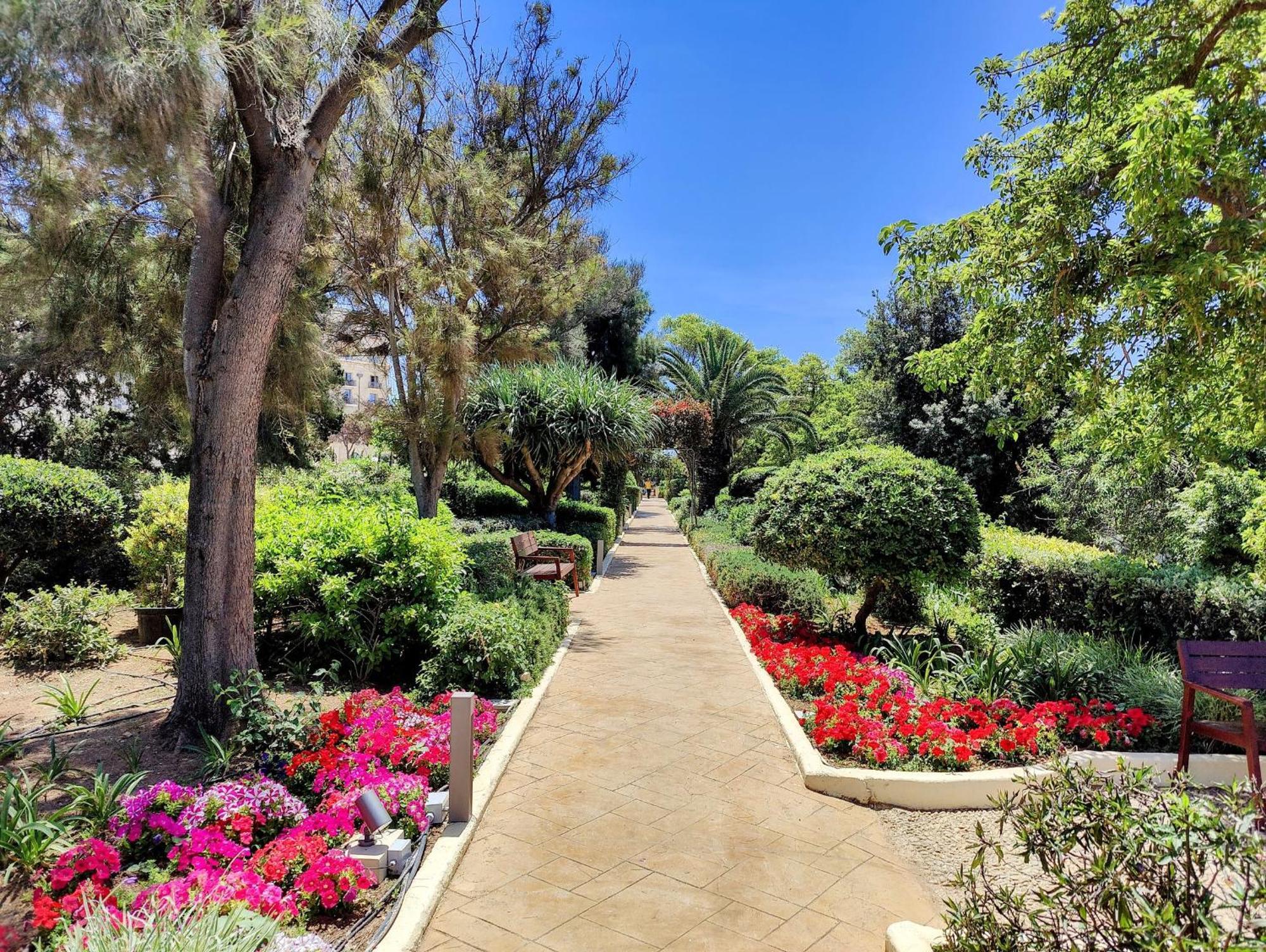 The Phoenicia Malta Floriana Luaran gambar The gardens of the Villa Paternò.