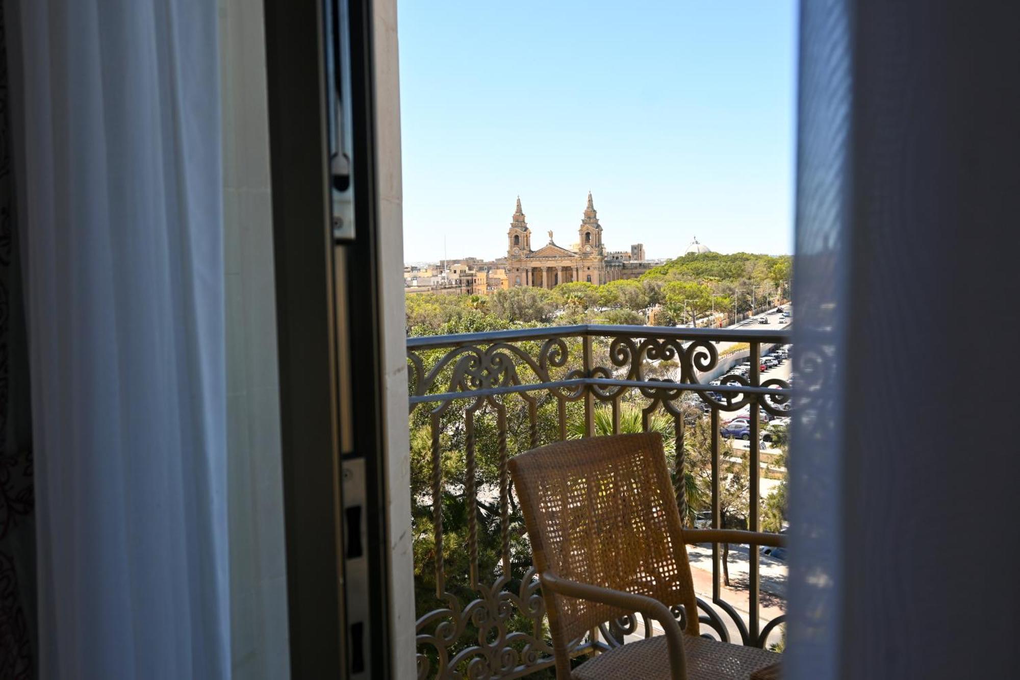The Phoenicia Malta Floriana Luaran gambar View of the church from the hotel