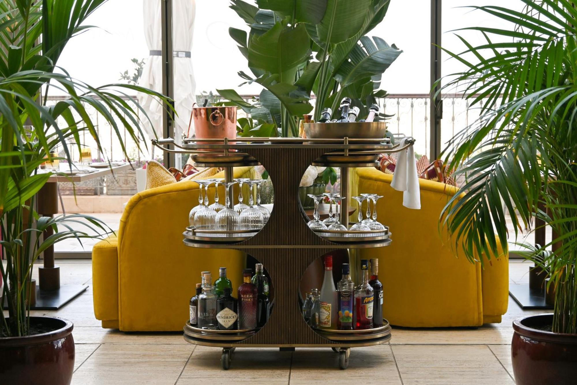The Phoenicia Malta Floriana Luaran gambar The bar at the 1930s-style restaurant