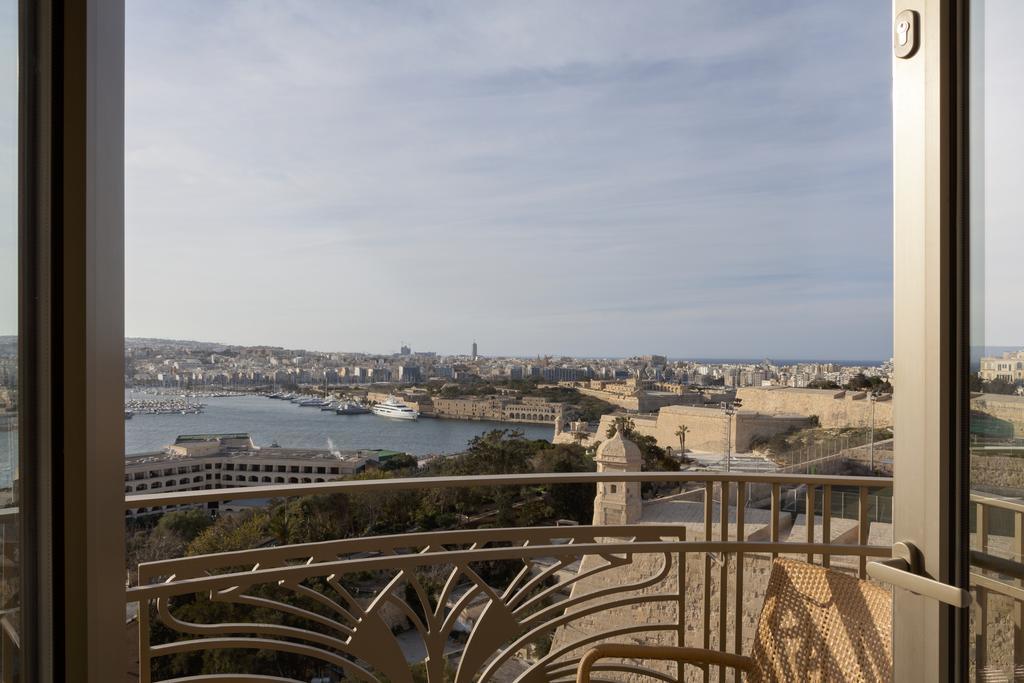 The Phoenicia Malta Floriana Luaran gambar View of the harbour from the Fort St Lucian Lighthouse