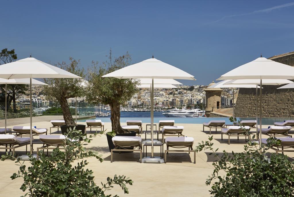 The Phoenicia Malta Floriana Luaran gambar The pool at the hotel